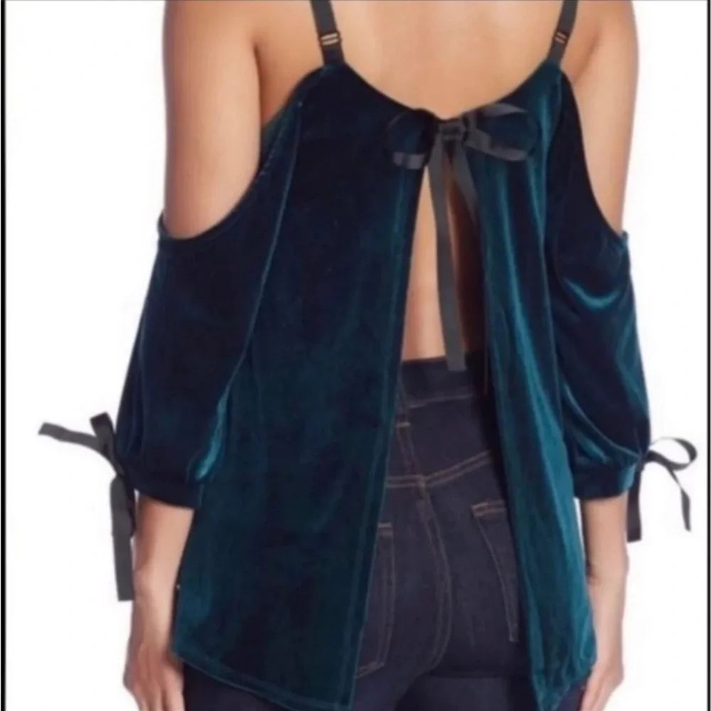 NWT ROMEO + JULIET - Cold Shoulder Velvet Split Back Top - Ink Green S - Picture 3 of 3